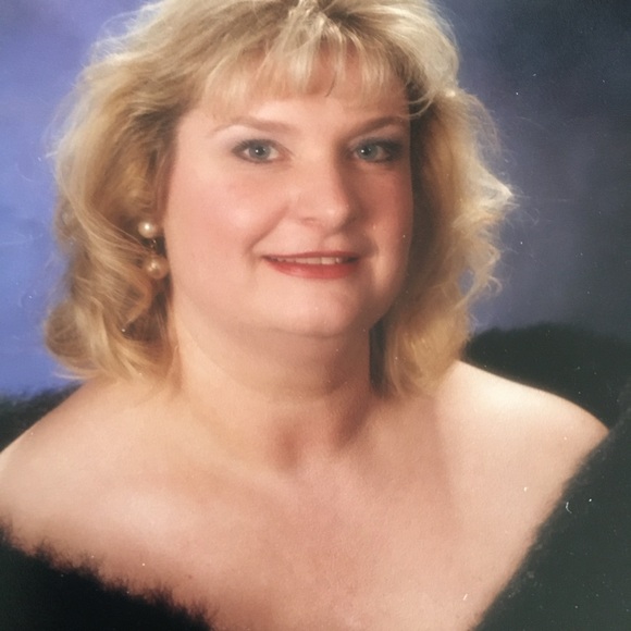 Meet your Posher, Susan - Picture 2 of 3